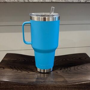 YETI 35oz blue Mug with Handle and Straw